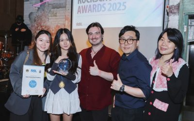 【得獎喜訊】✨恭喜Elsa劉芷晴於Rockschool Award 2025以Vocal全港最高分獲得嘉許！🤩師生獲邀出席頒獎禮接受獎座🎉✨